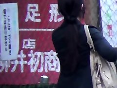 Japanese babe peeing in public