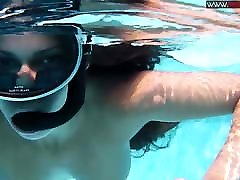 Sexy chick Diana Kalgotkina swims sex boob prees in the pool