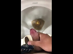 risky cumshot in desi outdoor porn video wash toilet