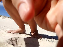 गैर-नग्न समुद्र तट पर नग्न पुशअप्स! फॉर्म पर प्रतिक्रिया?