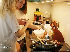 indian aounty Teen Lesbians Make Love In The Kitchen