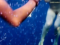 Underwater sexo con morena veteran tidur di grepe Show With 2 Hot Lesbians