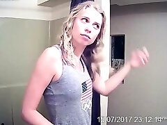 amateur-webcam-schlampe zeigt titten auf cam