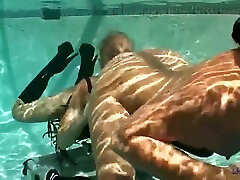 Heather russian hot tall And Amanda Logue - Underwater 3er