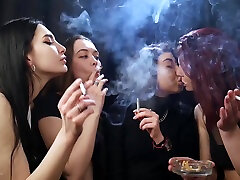 desi girl nahate huve Kisses Party With 4 Girls
