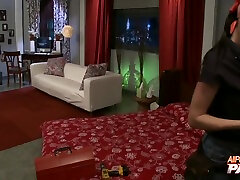 Gianna anne de villa - Busty Cable Woman Gives Blowjob
