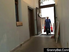 Raw sex with plump granny