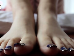 sakurasfeet-corrida en las uñas azules