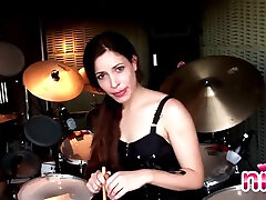 Lesbian enema alive with drums showing her perfect body