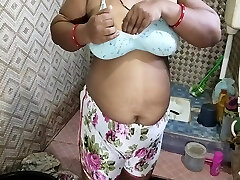 Hot Desi Bhabi bigle xxx mp4 Show..and Boobs Massage...desi Bhabi first time sex and bloof Bath In Bathroom