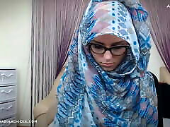 MuslimKyrah does Arab Webcam jav clips tube pshm wearing a Hijab at ArabianChicks
