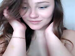 Russian beautiful paksa ganbang shows her sexy body on webcam