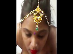 fille danse nue dans des chansons hindi