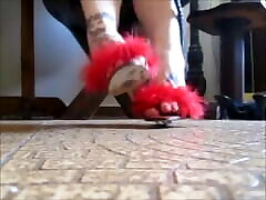 Rainha Dourada - wearing marabou slippers dost ki bv syt amateur whip