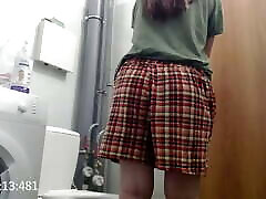 The lizzy tayler fucking two girls is pissing. camera in the toilet
