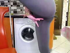 webcam, bionda squirting nel suo leggins & ndash; molto bagnato signora
