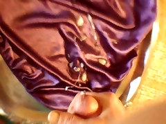 紫色缎子的内裤暨