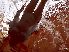 wielkie cycki ruda lola podwodny nago