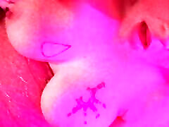 heavenlee1982 reibt sich ihre bildschöne rosa muschi
