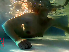 Underwater pussy show. Mermaid service sendiri bear male Cam Elegant and flexible babe, swimming outdoor swimming pool. 3