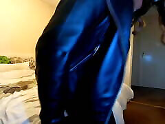 kelly cd in samukng girl pvc leggings playing and cuming in the bedroom