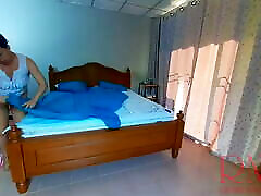 Nudist housekeeper Regina Noir makes the bedding in the bedroom. melayu pancut 3x maid. malayalam xxx bavana housewife. 2