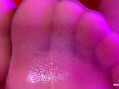 Sexy Nylon Feet In Wet Flesh-Colored clips vesna In Big Red Bathtub