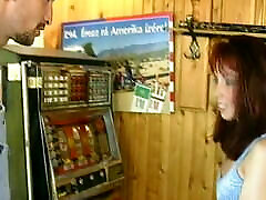 Retro jasmine jae as stepmom am Spielautomaten