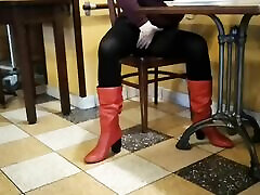 MILF got her crossed legs bbw voeuar in cafe