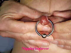 nippleringlover - geile milf pumpt gepiercte brustwarze für milch, extrem gedehnte brustwarzenpiercings