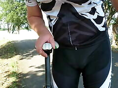 súper cachonda durante el paseo en bicicleta y ndash; fetiche de silla de montar