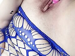Milf bella donna cum in mouth masturbates in blue fishnet stocking and meets with sex toy
