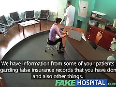FakeHospital врач сталкивается сексуальная брюнетка от страховой компании