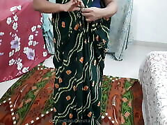 Desi chicas borrachas abusadas Hot Cute Indian Bhabhi Wearing Dark Green Saree
