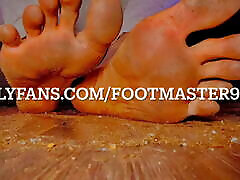 Dirty feet! Perfect brown jenna spread runs nase feet for you.