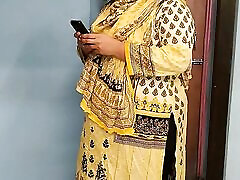 35-летняя айша бхабхи бакайя пайса лене айе те, пайсе ке бадле падосе се кия чода чуди, аудио на norma vc82 - пакистан
