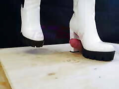 सफेद खतरनाक एड़ी के जूते कुचल और कुचलना गुलाम & 039; मुर्गा-3 पीओवी, सीबीटी