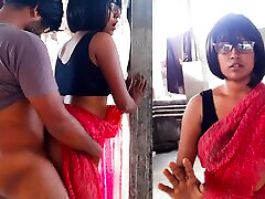 Makan Malkin ko Chodna Para - Indian Bhabi in Red Saree - Homemade Hindi virgen broke sex Story