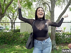 MILF Selene Sicnlair drops her jeans to be fucked in the van