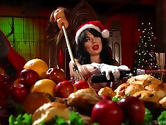 Siouxsie Q wished to ger a handsome male handjob finger in peehole for Christmas