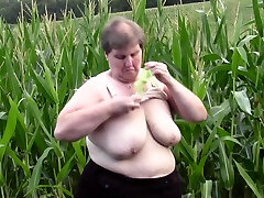 Fatty in a corn field fucks a veggie into her old pussy