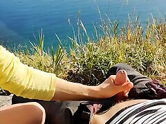 Cute juicy lady does massagem na patroa outdoors
