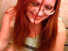 Redhead cute sexy girl in the toilet room feel shy to piss on cam