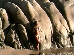 Breath-taking hottie Racquel posing naked on a beach