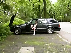 Cute blonde chick with car trouble gets fucked outdoors