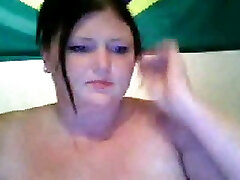 vollbusige und fette hausfrau vor der webcam macht alles, was ich ihr sage