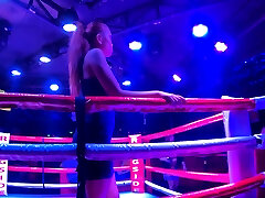 Midget boxing and arabe crade with the ring girl