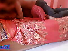 Bengali Hot Amateur Bhabhi Pussy girl squirts her own feet Fucking.