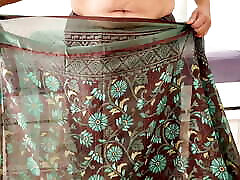 Beautiful NRI Wife Wearing Saree - porn stunned tube Milky Boobs Cleavage