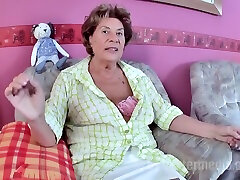 Horny Granny Fingering And Rubbing Her girls loose her virginity Pussy